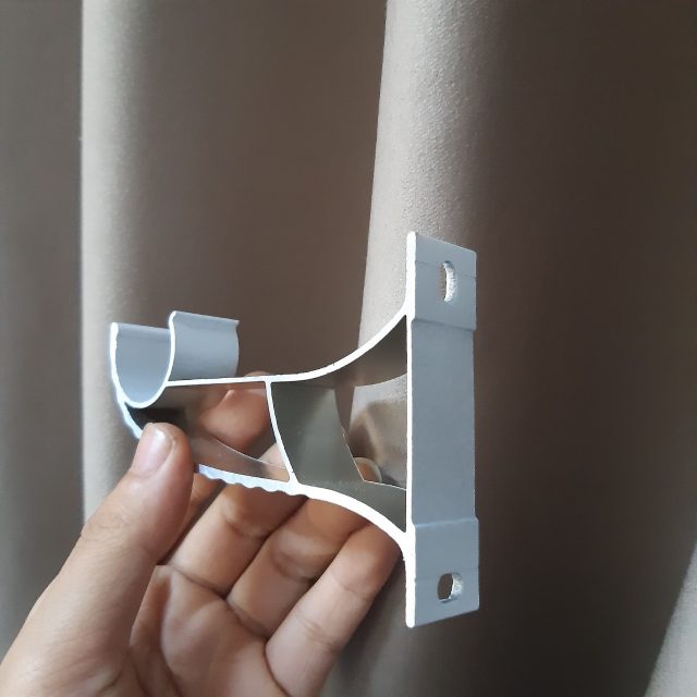 Giá đỡ thanh treo rèm bằng hợp kim chắc chắn