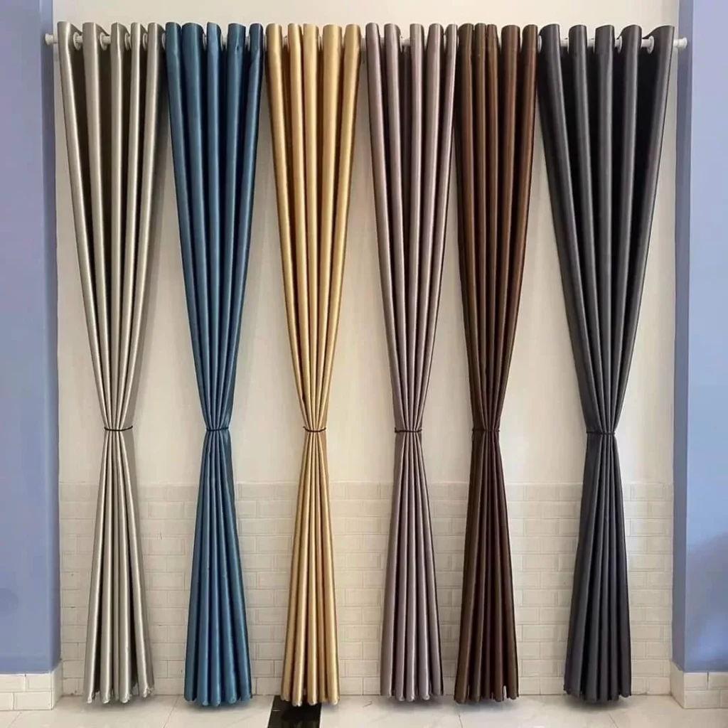 Hình ảnh rèm vải gấm bố sang trọng với hoa văn tinh tế