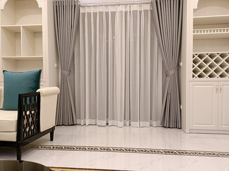 Màn vải bố màu xám trang trí phòng ngủ ấm cúng