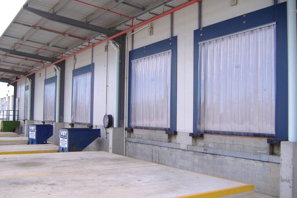 Mành nhựa PVC trong suốt chống bụi và côn trùng hiệu quả