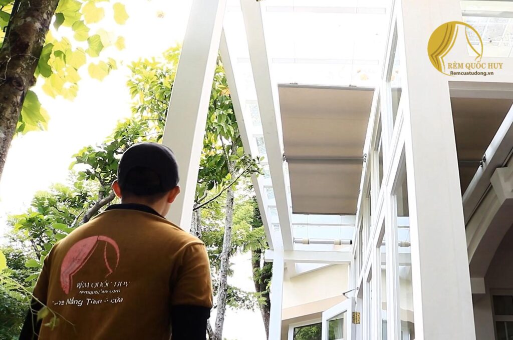 Rèm che giếng trời tự động chống nắng nóng