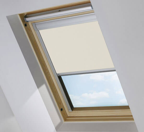 Rèm che giếng trời tự động chống tia UV hiệu quả