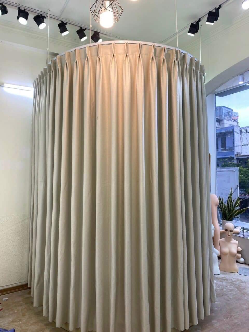 Rèm thay đồ tiện lợi cho phòng ngủ hoặc shop quần áo