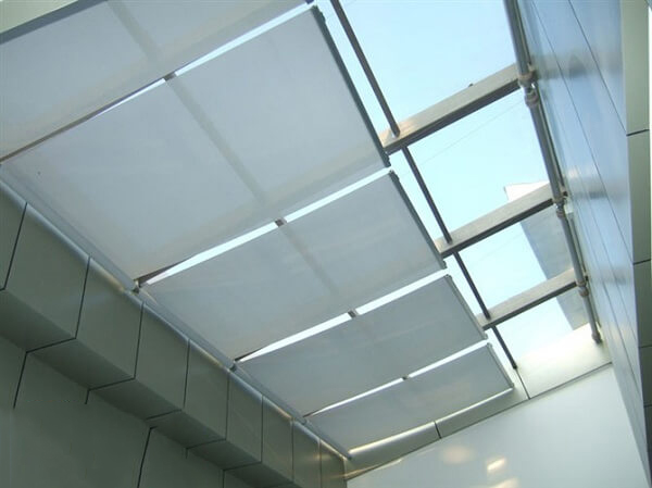 Rèm trần kéo tay thiết kế hiện đại và tiện dụng