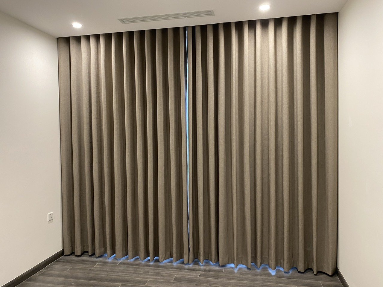 Rèm vải cản sáng dày dặn bảo vệ nội thất