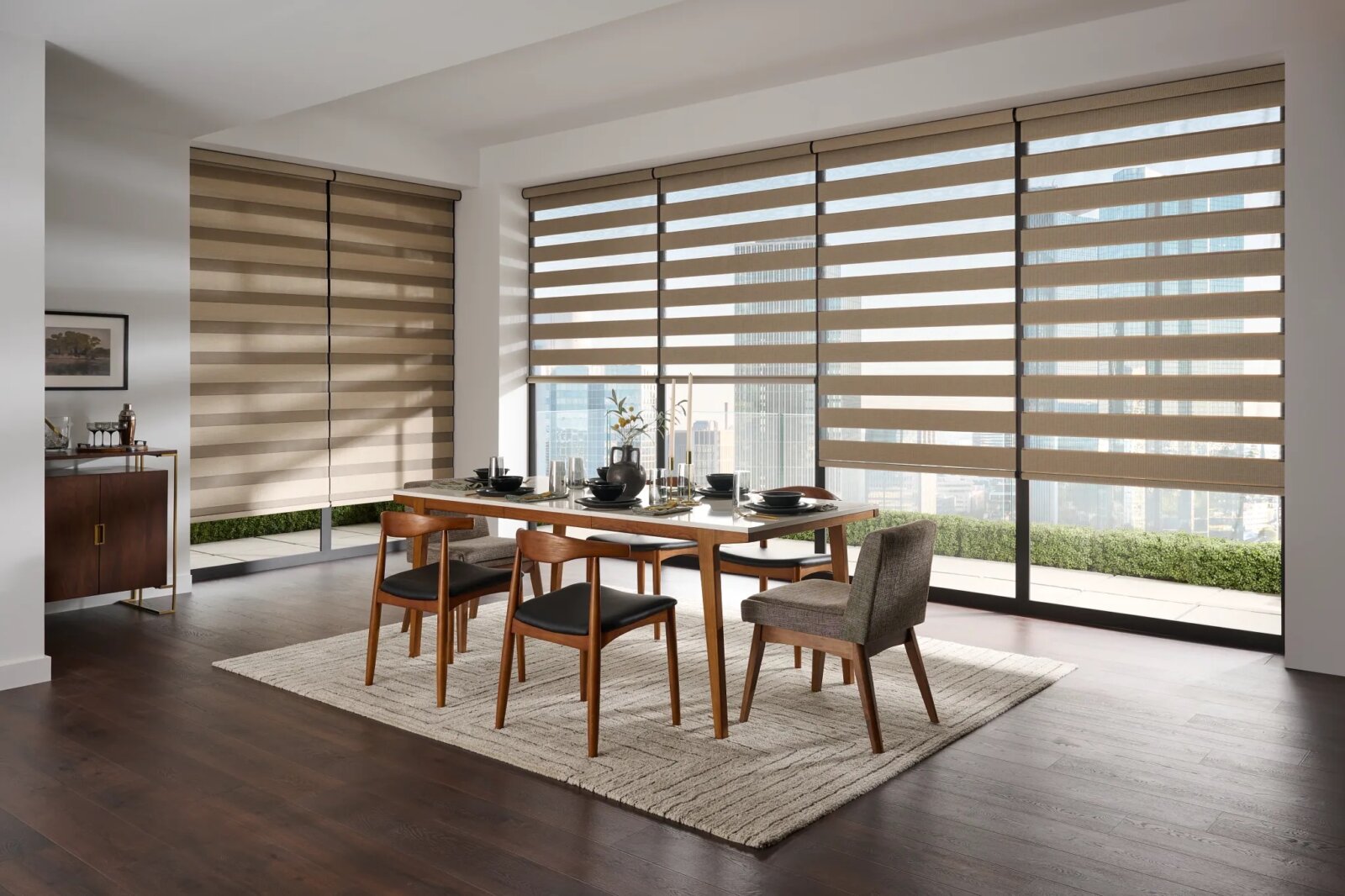 Thiết kế nội thất hiện đại cùng rèm cửa cầu vồng tone xám tinh tế