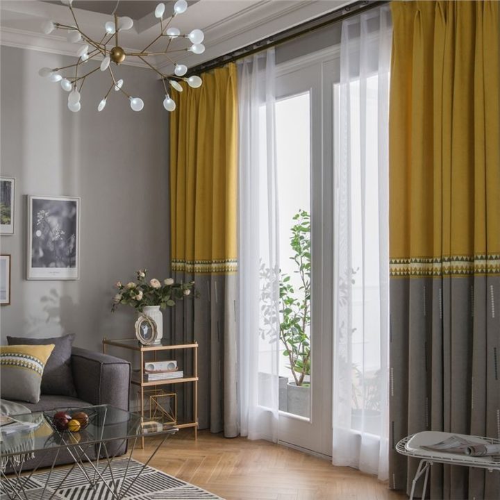 màn treo cửa phong cách vintage cho cửa chính gỗ tự nhiên