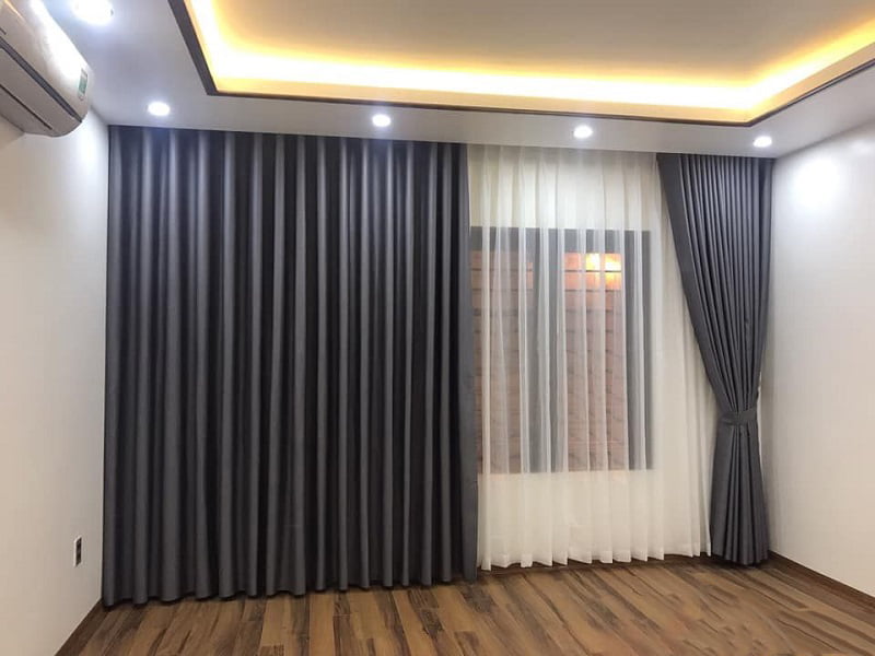 hệ rèm âm trần ẩn gọn gàng, phù hợp nhà ở hiện đại