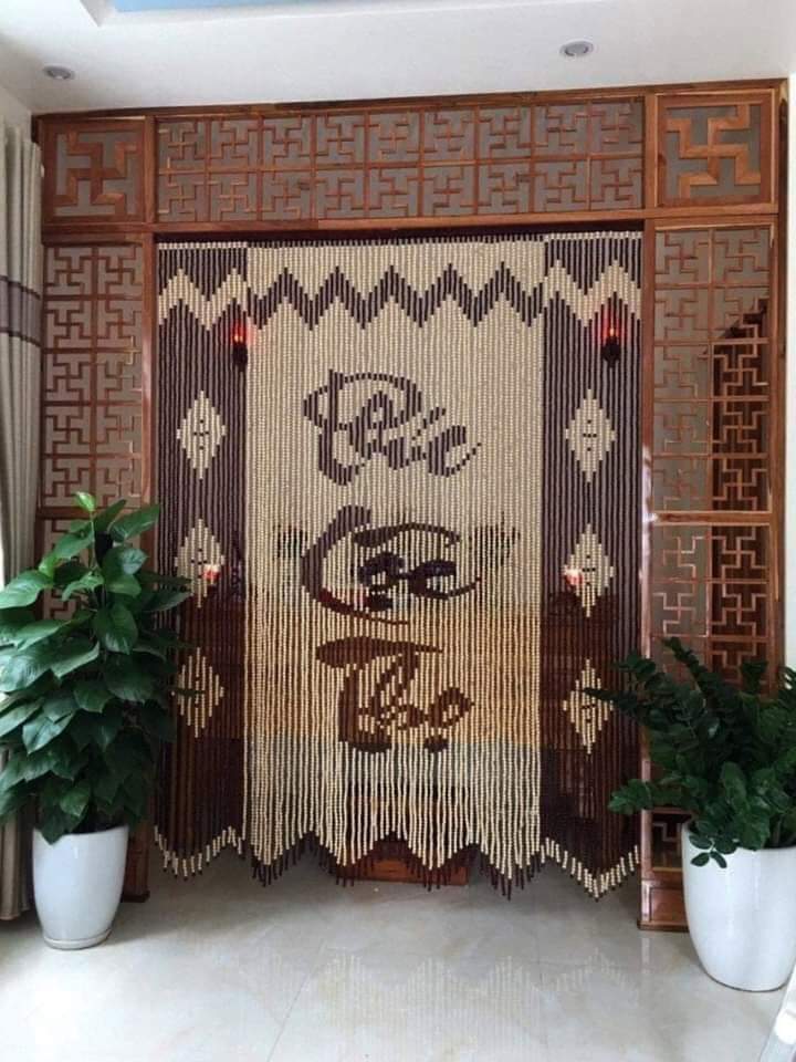 Trang trí phòng thờ với rèm gỗ tự nhiên sang trọng và thanh tịnh