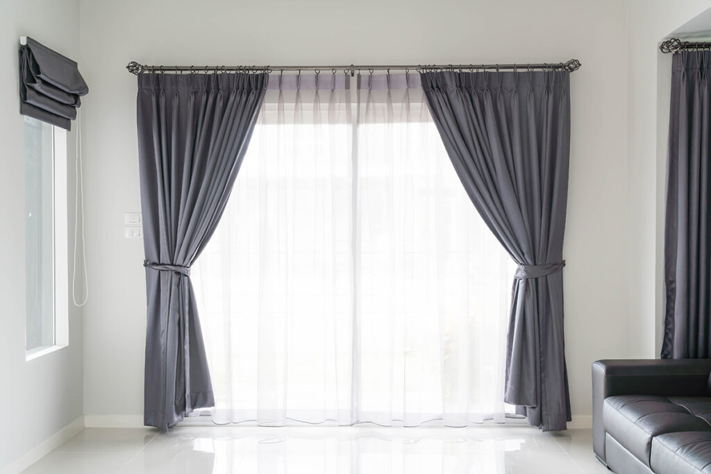 rèm treo cửa sổ mang lại vẻ đẹp tinh tế và ánh sáng dịu nhẹ