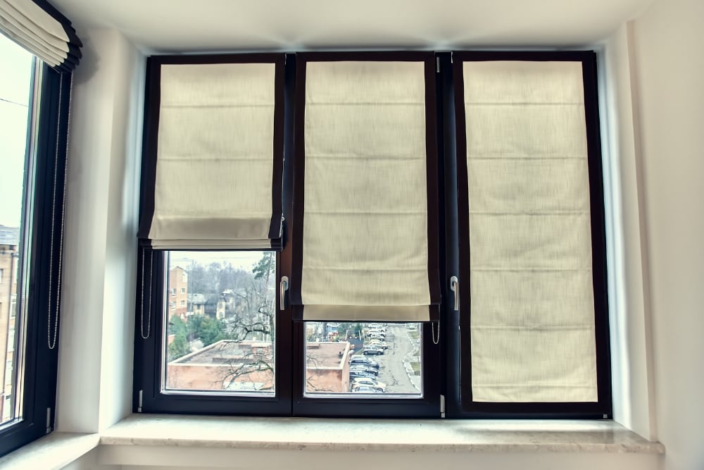 rèm vải cho cửa sổ nhỏ giúp tăng ánh sáng tự nhiên