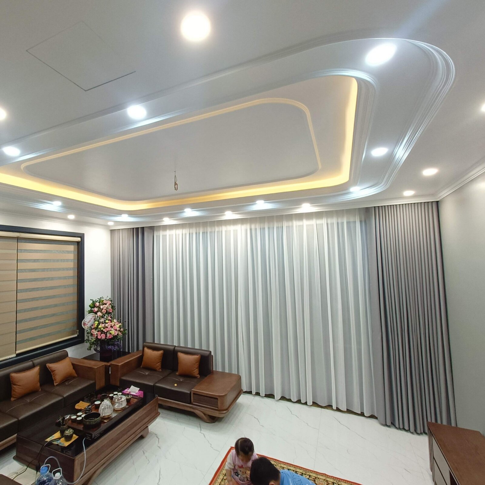 Rèm 2 lớp phòng khách sang trọng cho biệt thự kiểu châu Âu