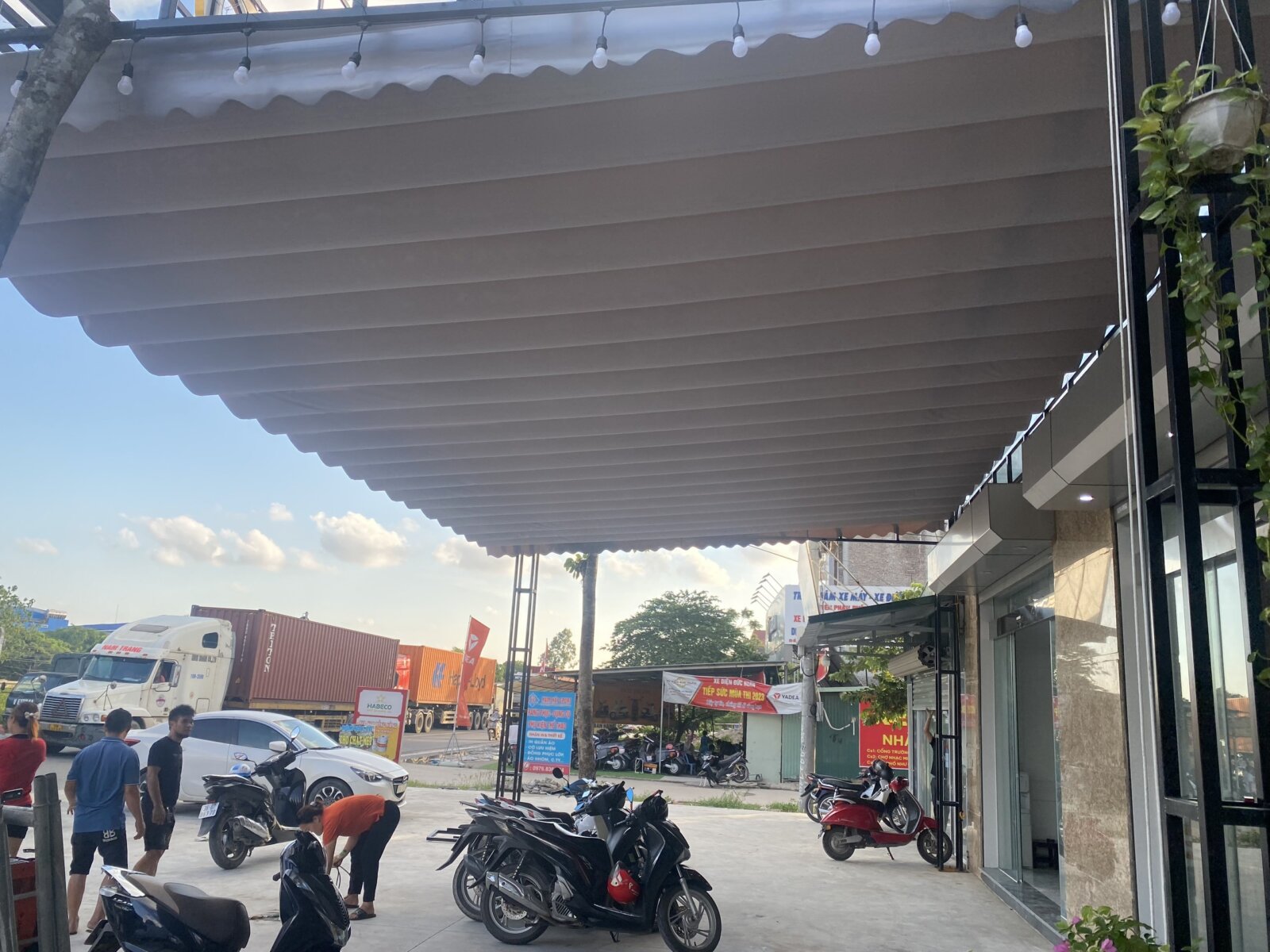 Công nghệ mái che pergola tự động tích hợp cảm biến nắng mưa