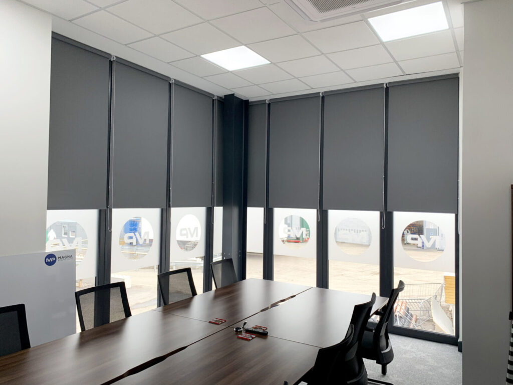 Giá rèm cuốn cửa sổ nhỏ gọn