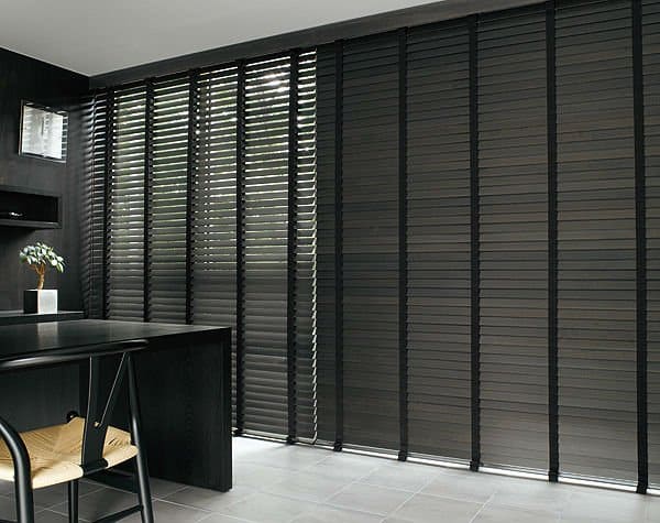 Hình ảnh mẫu rèm bằng gỗ lắp tại nhà phố kèm giá tham khảo
