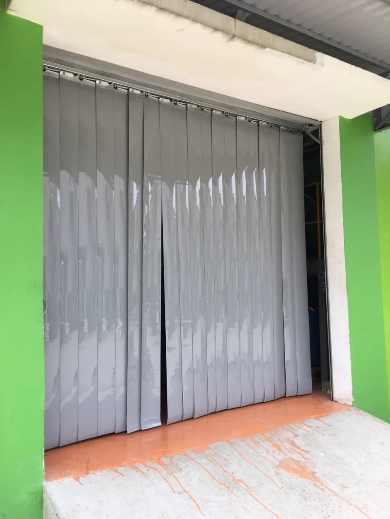 Hình ảnh rèm nhựa PVC xoay lật ngăn bụi cho nhà xưởng