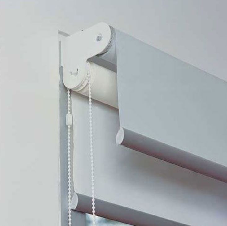 Hình ảnh thao tác tháo rèm cuốn từng bước chuẩn kỹ thuật