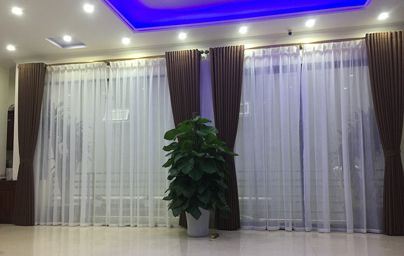 Hình minh họa tháo rèm cửa 2 lớp tách vải và voan