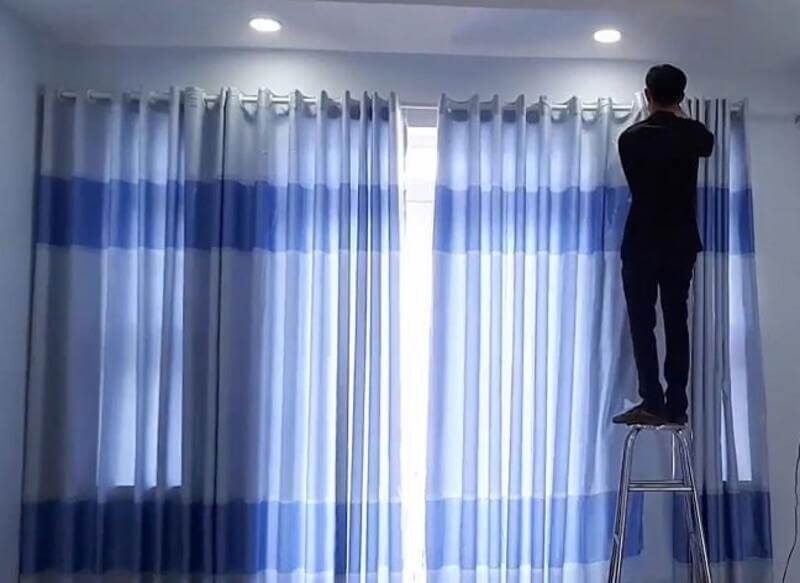 Hình minh họa tháo rèm vải mềm tại nhà