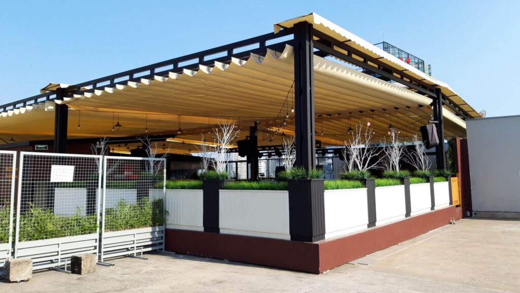 Mái che pergola PVC trắng sữa chống tia UV hiệu quả