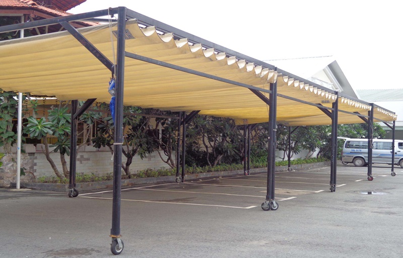 Mái pergola hiện đại lắp đặt tại quán cà phê sân vườn