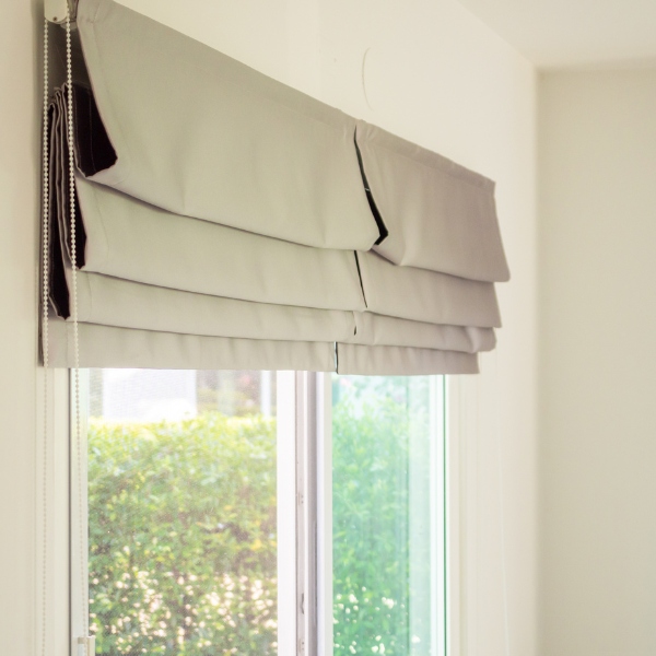 Mẫu rèm cửa kéo xếp hiện đại, dễ dàng điều chỉnh ánh sáng