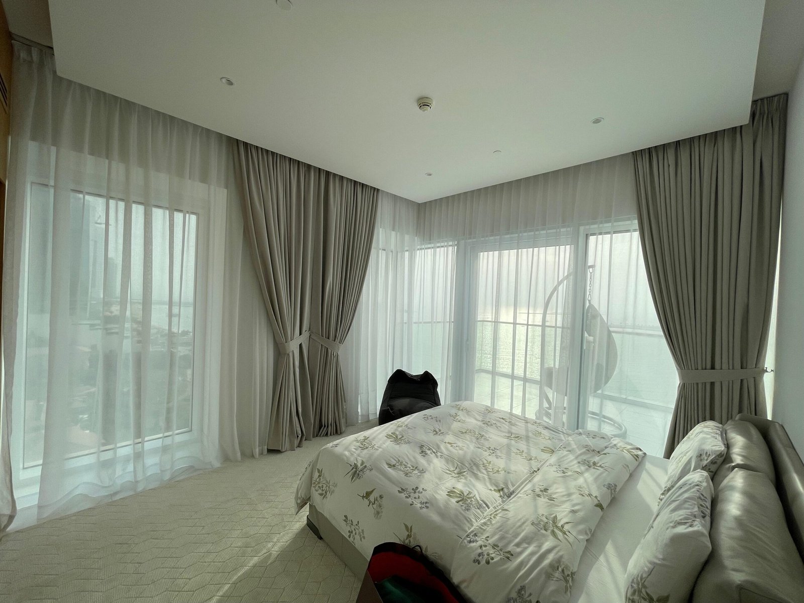 Mẫu rèm cửa phòng ngủ đẹp hiện đại mang lại sự thư giãn
