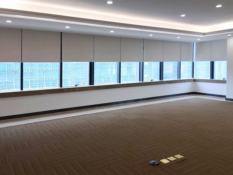 Mẫu rèm cuộn chống nắng cửa kính TPHCM hiện đại, bền đẹp