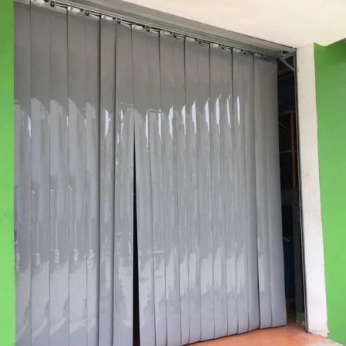 Mẫu rèm nhựa màu xám hiện đại cho phòng khách