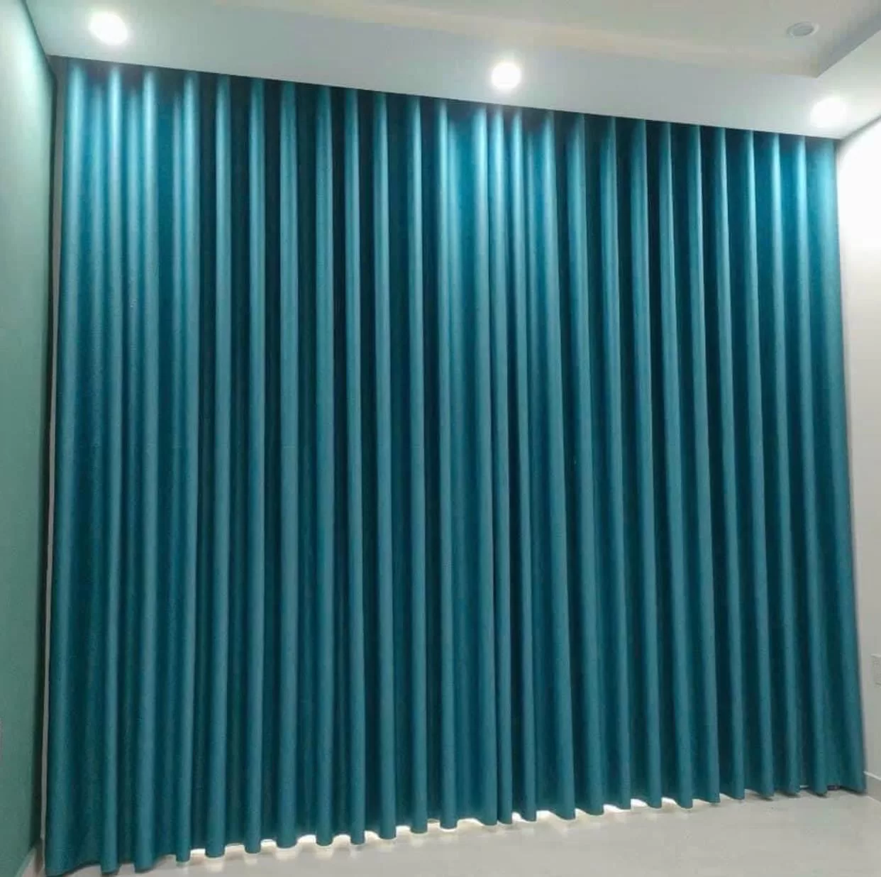 Mẫu rèm vải màu xanh ngọc đẹp chống nắng
