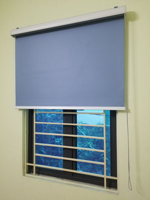 Rèm cửa kéo lên xuống gọn gàng cho căn hộ