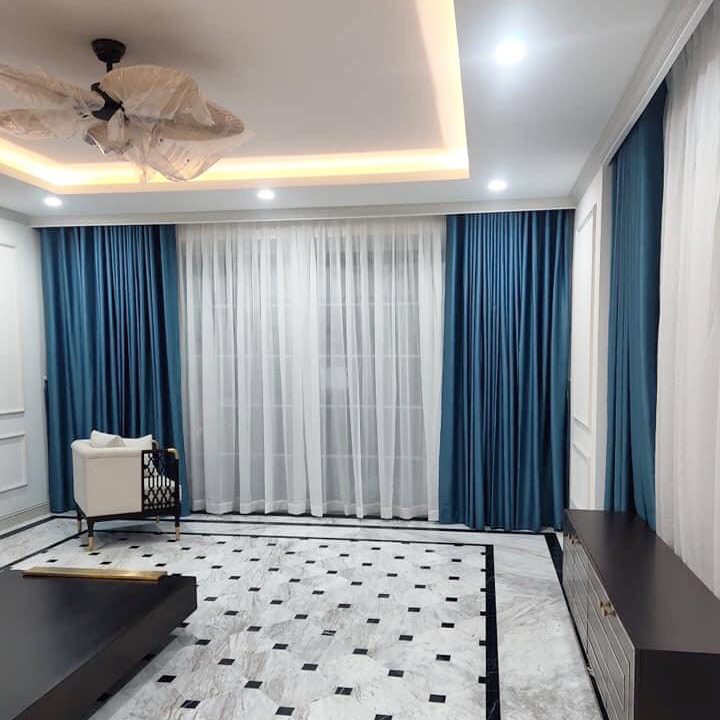 Rèm cửa màu xanh tạo cảm giác mát mẻ