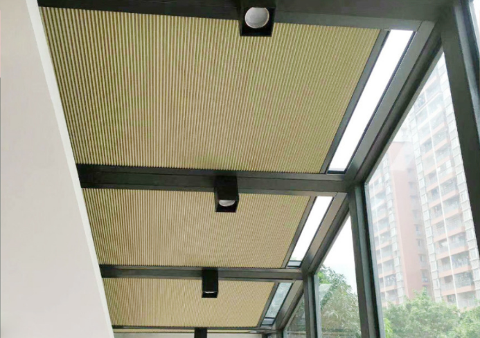 Rèm to ong che giếng trời tự động điều khiển từ xa