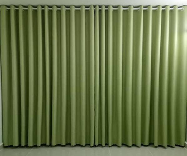 Rèm vải màu xanh lá cây thanh lịch cho căn hộ xanh