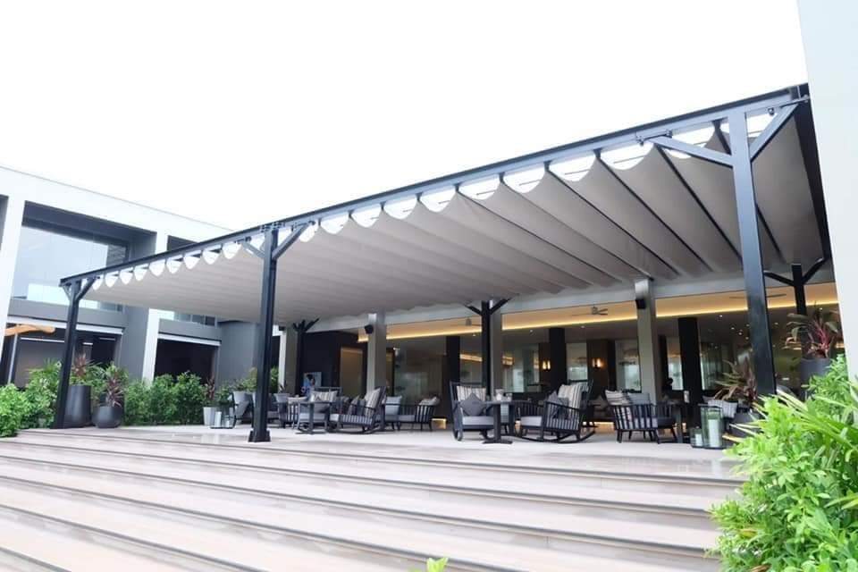 Mẫu mái hiên ngoài trời phù hợp cho quán ăn