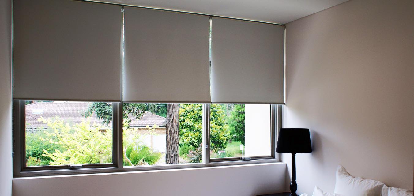 cách lắp rèm cuốn chính xác cho cửa sổ phòng làm việc