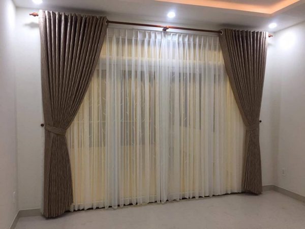 cách treo rèm cửa kết hợp dây buộc tạo điểm nhấn