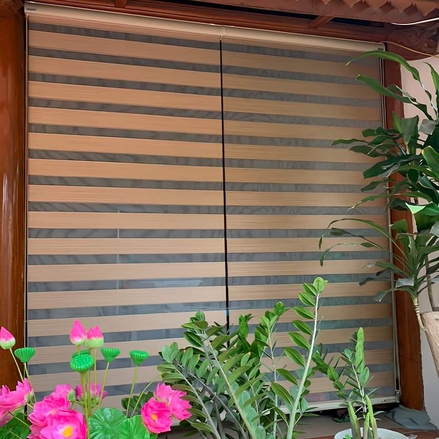 Ảnh thực tế rèm cầu vồng màu nâu lắp đặt văn phòng