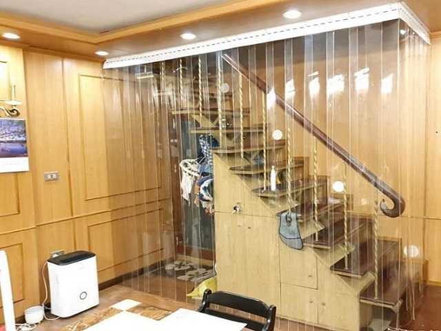 Hình ảnh rèm nhựa kín lắp đặt tại cửa ra vào nhà máy