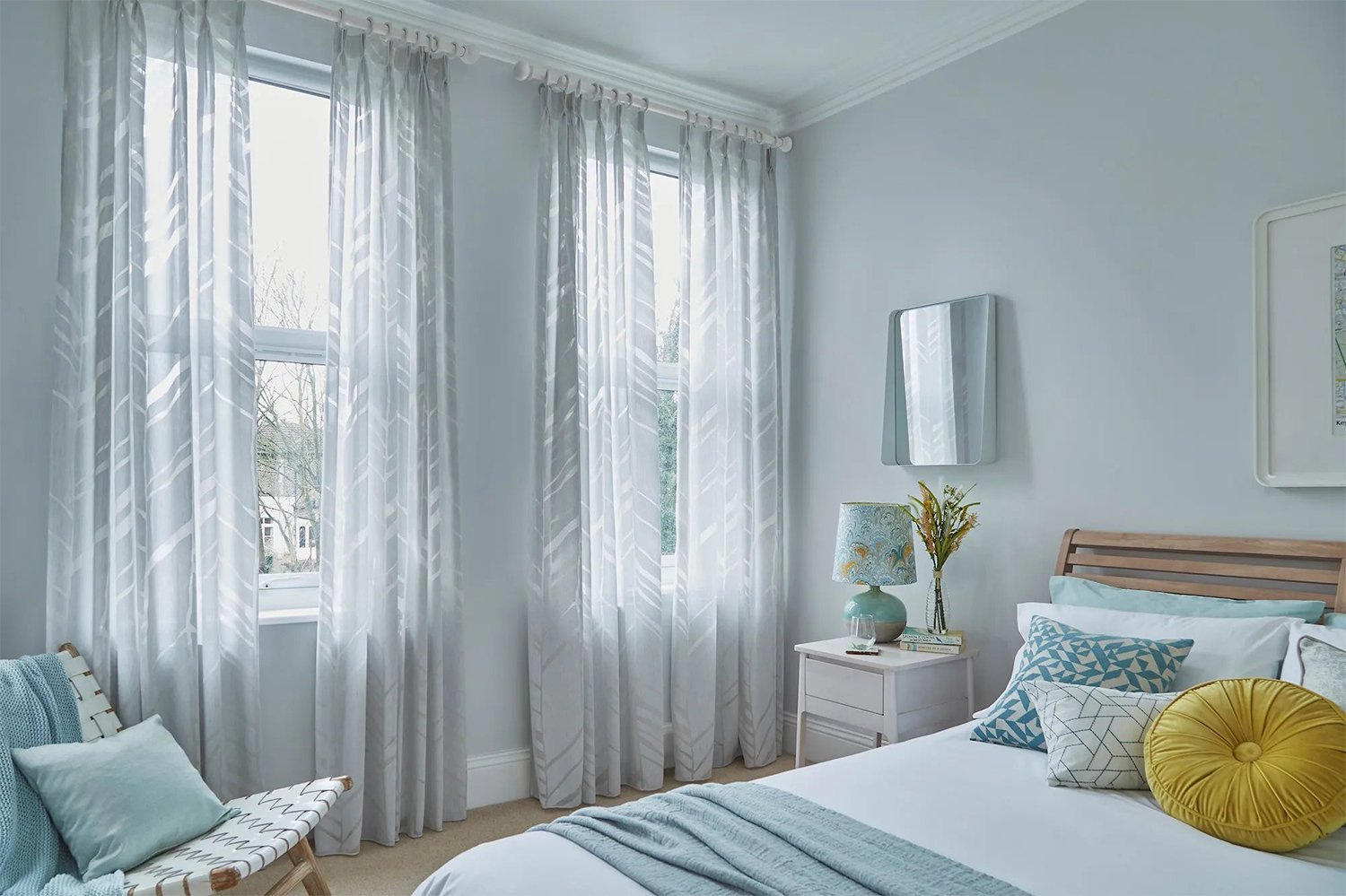 Mẫu màn vải trang trí phòng khách hiện đại sang trọng