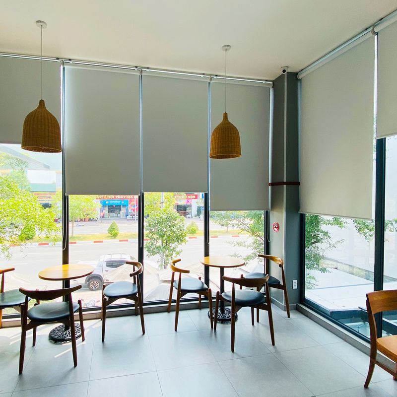 Mẫu rèm che quán cafe thiết kế sang trọng
