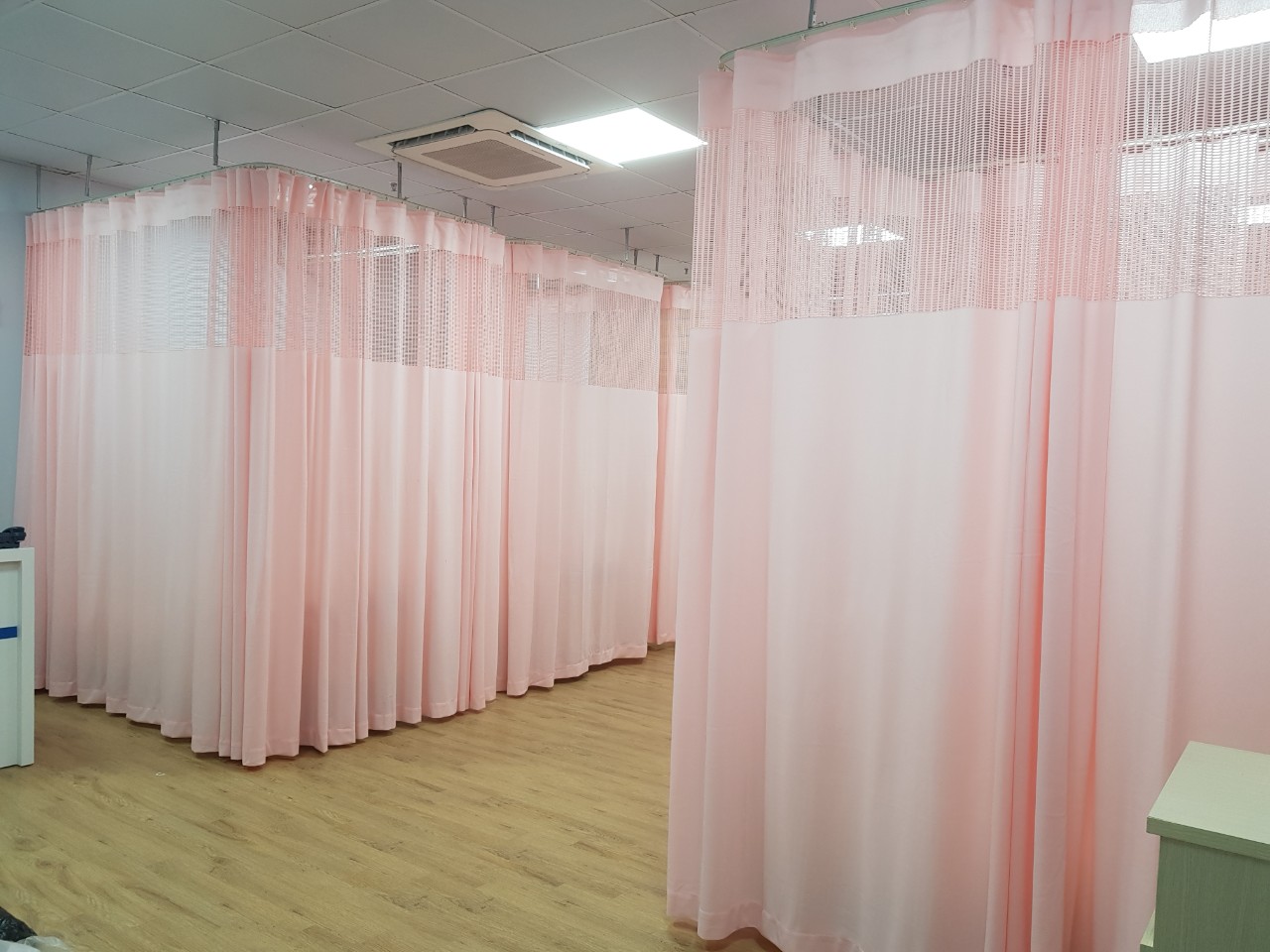Mẫu rèm chữ U sang trọng cho không gian sống hiện đại