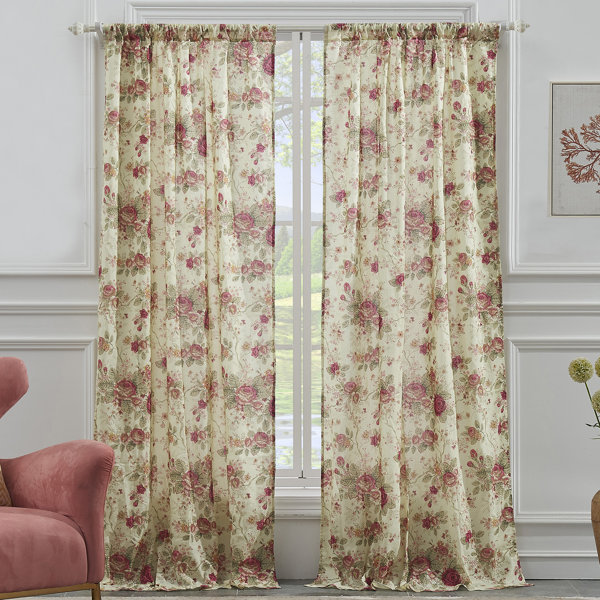 Mẫu rèm cửa vintage cổ điển dành cho phòng khách sang trọng