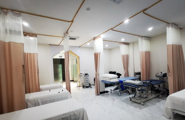 Rèm che y tế ngăn cách giường bệnh trong bệnh viện