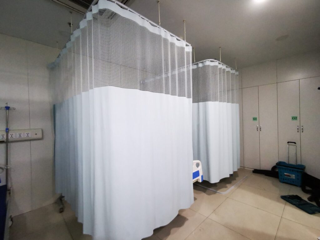 Rèm chữ U thiết kế độc đáo cho phòng khách