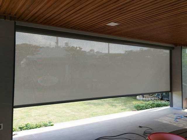 Rèm cuốn ngoài trời tự động Zipper cho không gian sân vườn