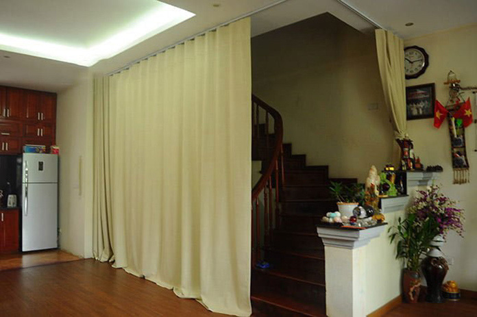 Rèm treo cầu thang mềm mại làm vách ngăn nghệ thuật