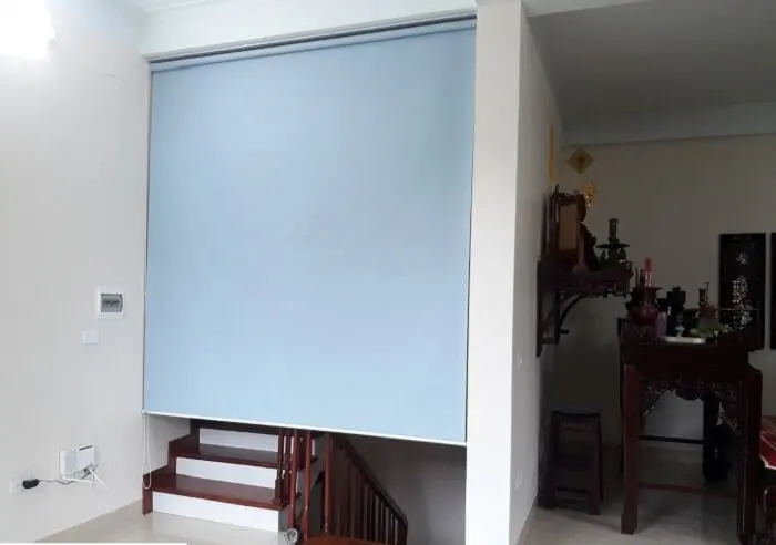 Thi công màn che cầu thang gọn gàng, tiện lợi cho gia đình