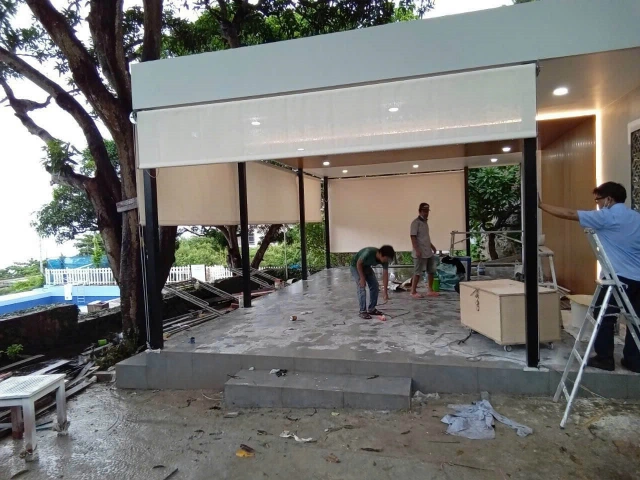 Thi công rèm che cổng nhà phố sang trọng