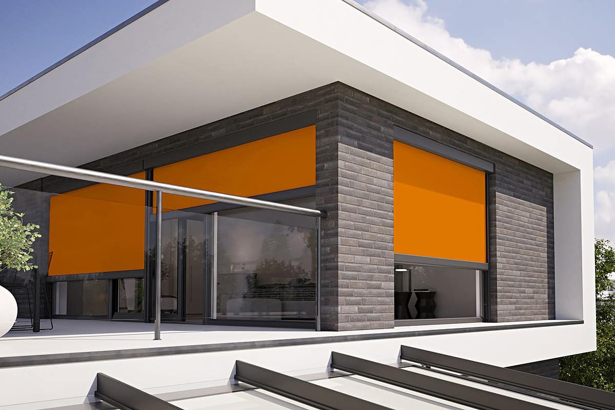 Ứng dụng rèm cuốn ngoài trời tự động Zipper cho quán café